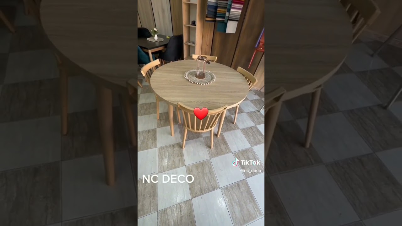 Table ronde décoratif chaises