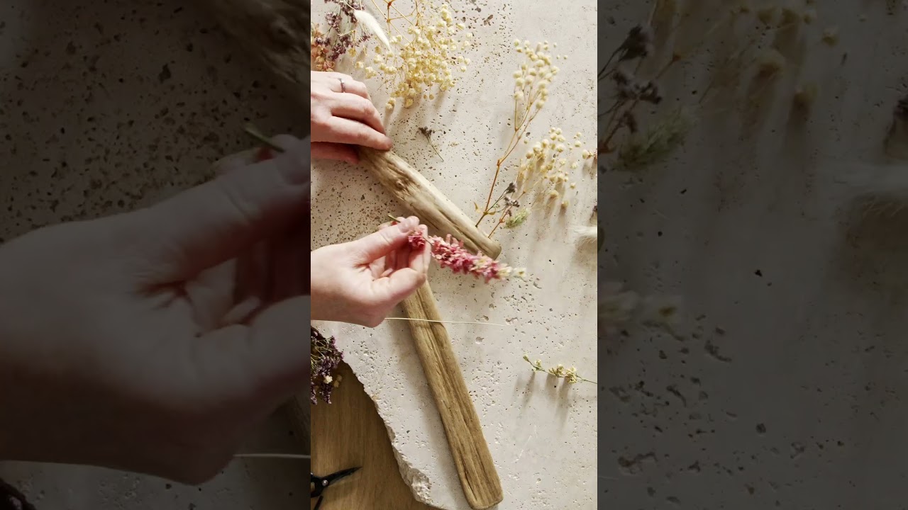 DIY : Déco murale avec des fleurs séchées et du bois flotté 🌸
