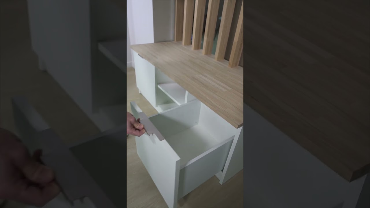 Claustra à lames verticales et meuble intégré - Reels Instagram