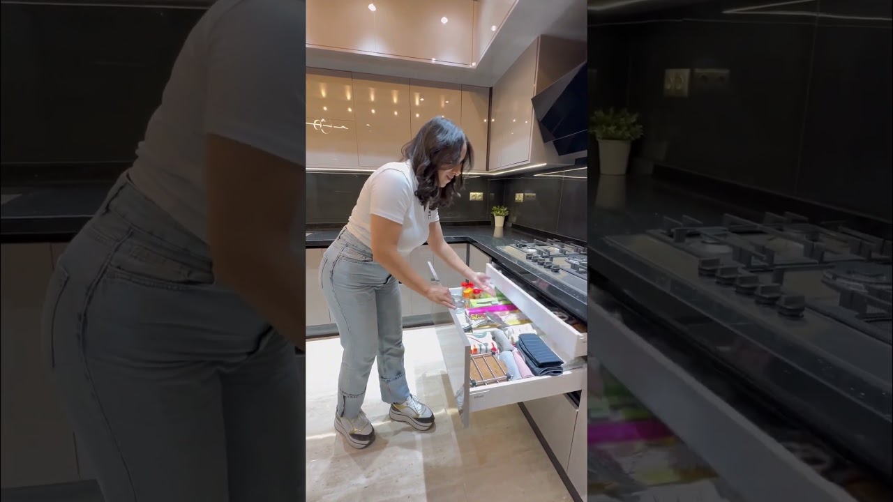 Cuisine équipée moderne en Mdf his high gloss de la marque espagnole ALVIC 🖤🖤#cuisinemoderne