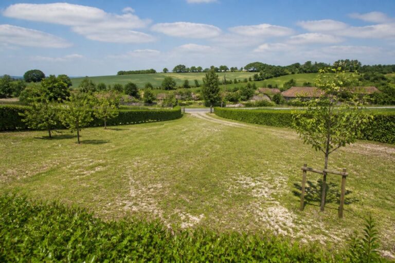 découvrez notre sélection exclusive de terrains à vendre à saint-nicolas-d'aliermont. trouvez l'emplacement idéal pour réaliser votre projet immobilier dans un cadre paisible et verdoyant.